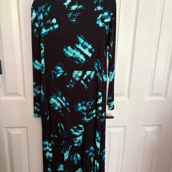 Beautiful long sleeve dress - Picture 2 of 3